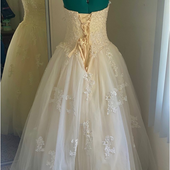 STUNNING IVORY TULLE LACE CORSET PEARL FLORAL TULLE BALLGOWN WEDDING DRESS SZ 6 - Picture 9 of 16